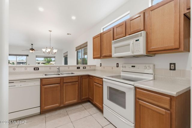860 W Calle De La Pelotita, Green Valley, AZ 85614