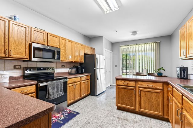 7410 Lincoln Avenue B, Skokie, IL 60076