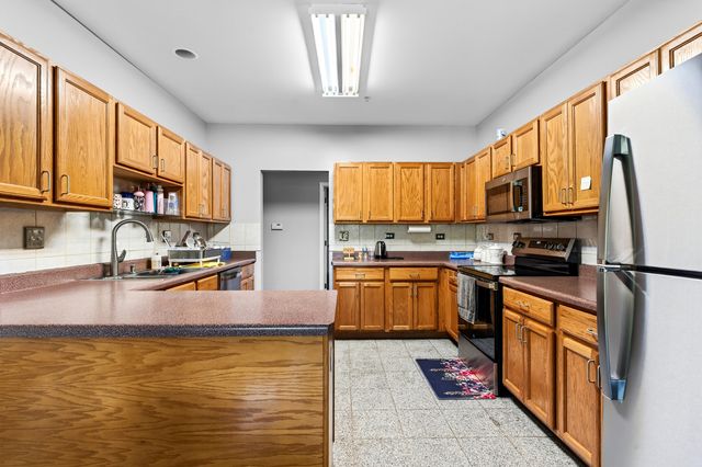 7410 Lincoln Avenue B, Skokie, IL 60076