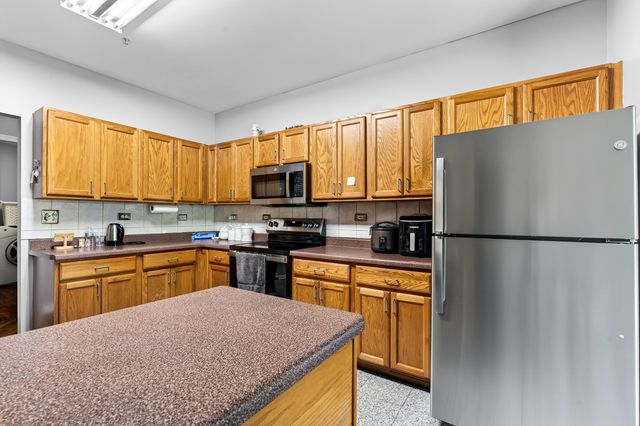 7410 Lincoln Avenue B, Skokie, IL 60076