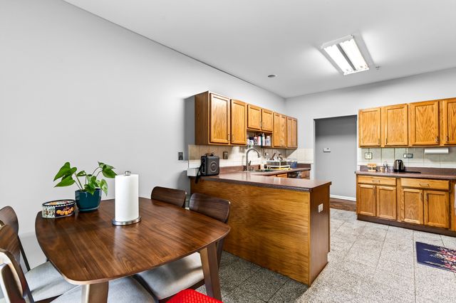 7410 Lincoln Avenue B, Skokie, IL 60076