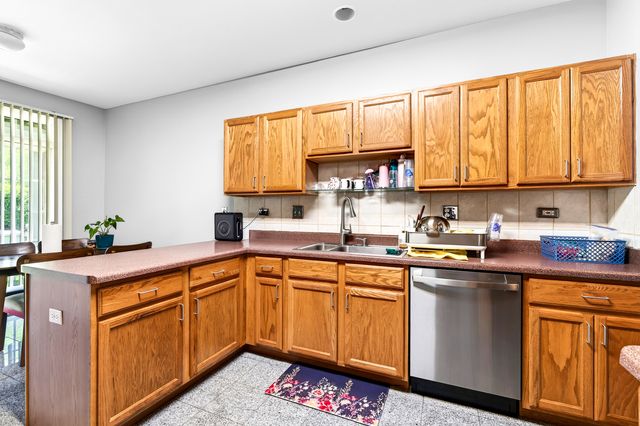 7410 Lincoln Avenue B, Skokie, IL 60076