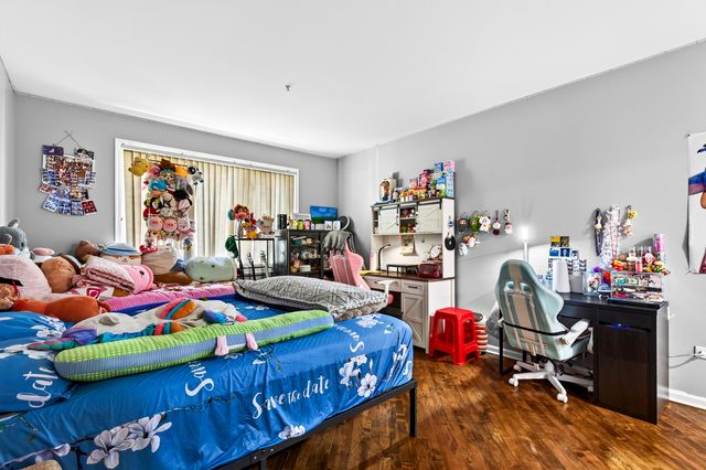 7410 Lincoln Avenue B, Skokie, IL 60076