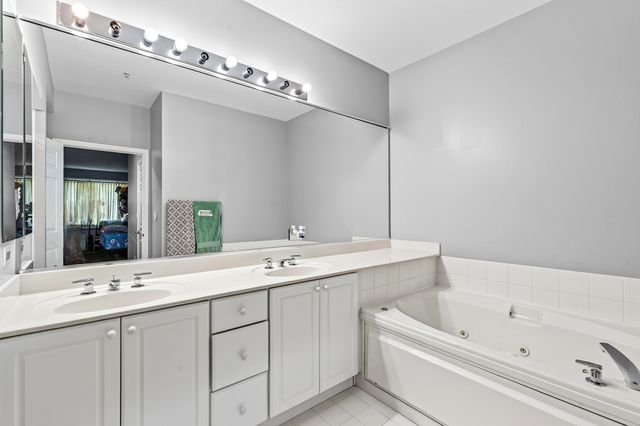 7410 Lincoln Avenue B, Skokie, IL 60076