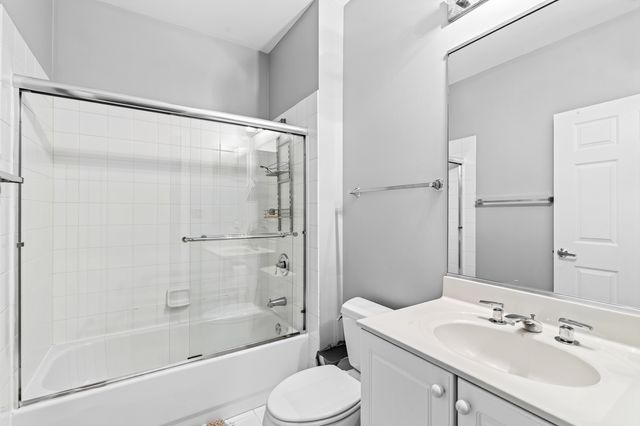 7410 Lincoln Avenue B, Skokie, IL 60076