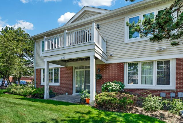 7410 Lincoln Avenue B, Skokie, IL 60076