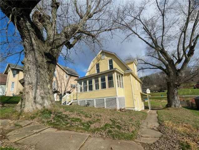 305 Central Ave, Chicora Boro, PA 16025