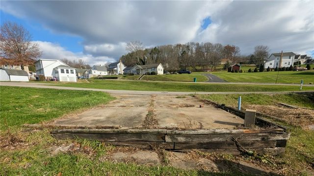 305 Central Ave, Chicora Boro, PA 16025