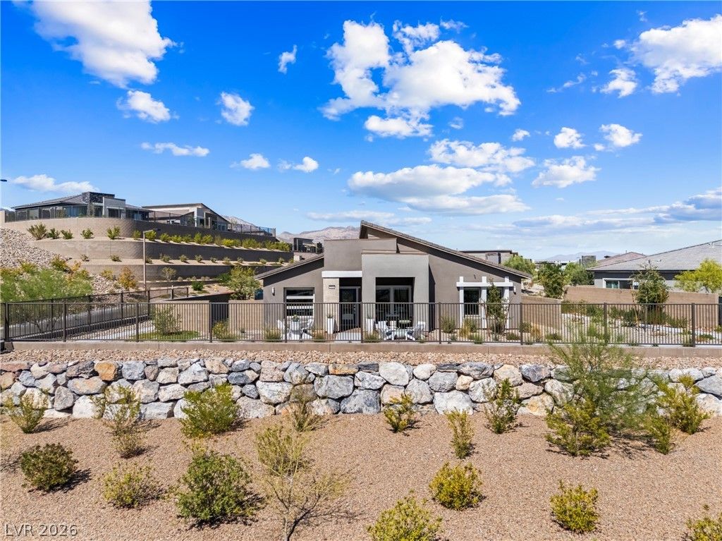 924 Kings Cliff Lane, Las Vegas, NV 89138 — exterior