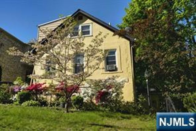 416 Washington Terrace, Leonia, NJ 07605