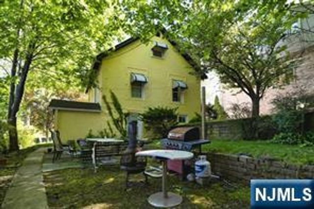 416 Washington Terrace, Leonia, NJ 07605