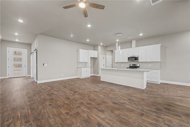 2 Celtic Lane, Bella Vista, AR 72714