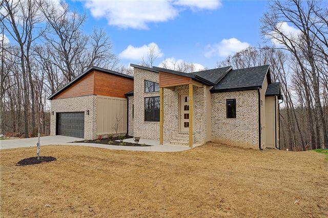 2 Celtic Lane, Bella Vista, AR 72714