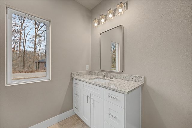 2 Celtic Lane, Bella Vista, AR 72714