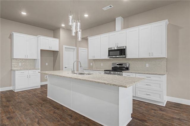 2 Celtic Lane, Bella Vista, AR 72714