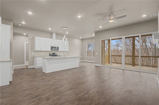 2 Celtic Lane, Bella Vista, AR 72714