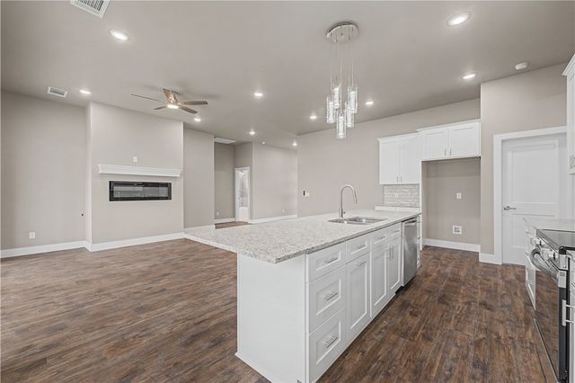 2 Celtic Lane, Bella Vista, AR 72714