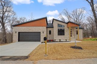 2 Celtic Lane, Bella Vista, AR 72714