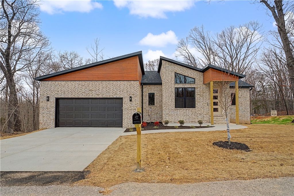 2 Celtic Lane, Bella Vista, AR 72714