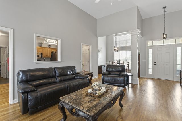 1024 Persimmon Dr, Spring Hill, TN 37174