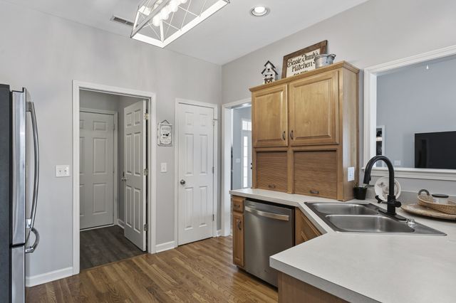 1024 Persimmon Dr, Spring Hill, TN 37174