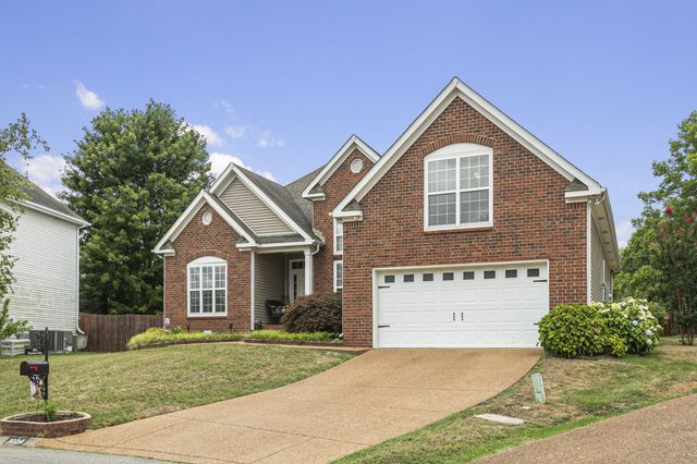 1024 Persimmon Dr, Spring Hill, TN 37174