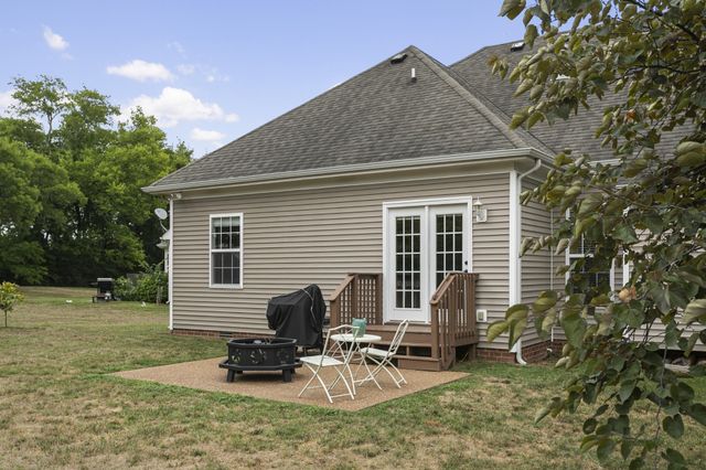 1024 Persimmon Dr, Spring Hill, TN 37174