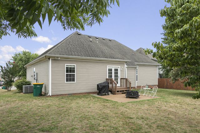 1024 Persimmon Dr, Spring Hill, TN 37174