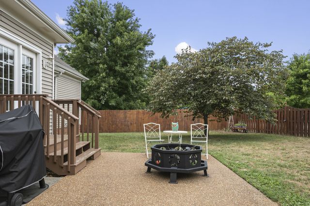 1024 Persimmon Dr, Spring Hill, TN 37174