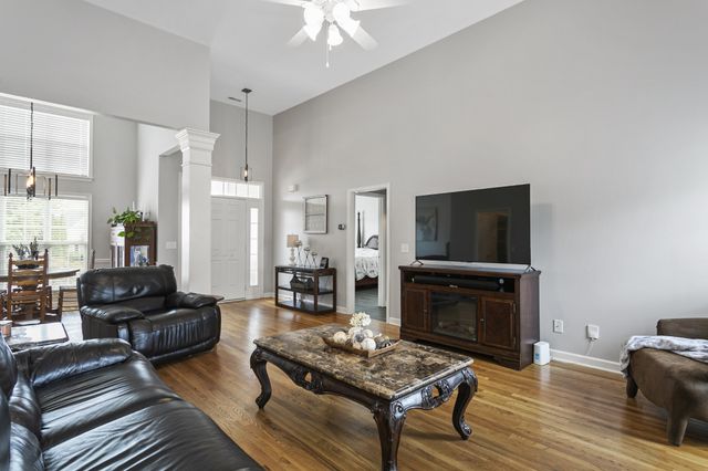 1024 Persimmon Dr, Spring Hill, TN 37174