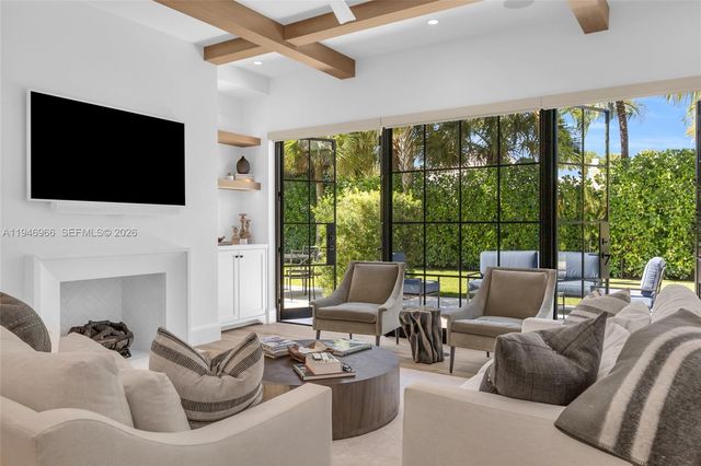 44 S Beach Rd, Hobe Sound, FL 33455