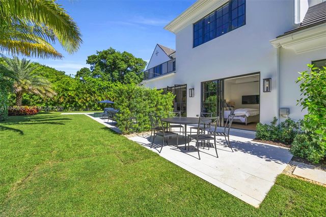 44 S Beach Rd, Hobe Sound, FL 33455