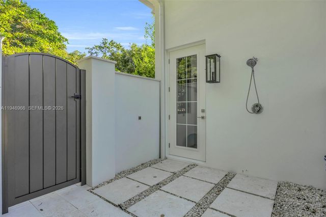 44 S Beach Rd, Hobe Sound, FL 33455