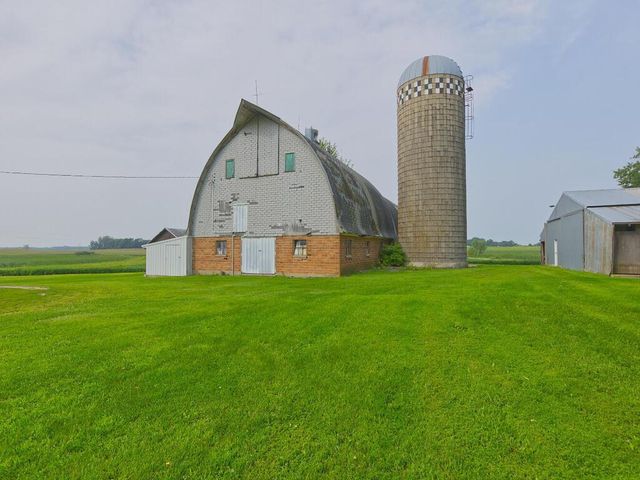 10864 117th Street SW, Winsted, MN 55395