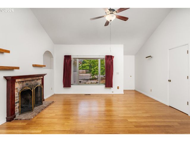 11064 Se MARKET St, Portland, OR 97216