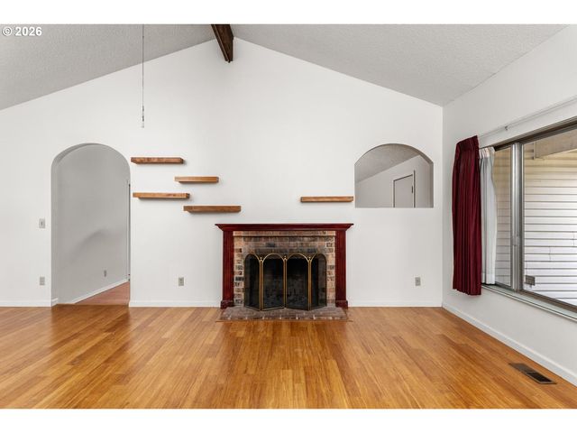 11064 Se MARKET St, Portland, OR 97216