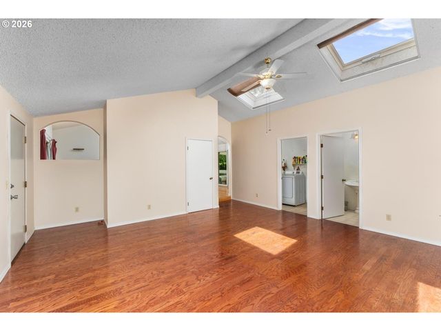 11064 Se MARKET St, Portland, OR 97216