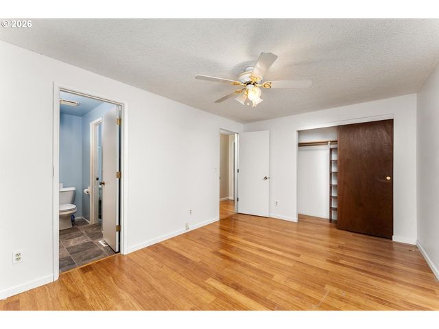 11064 Se MARKET St, Portland, OR 97216