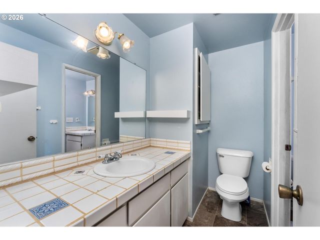 11064 Se MARKET St, Portland, OR 97216