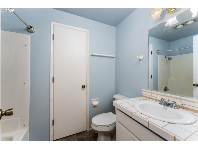 11064 Se MARKET St, Portland, OR 97216