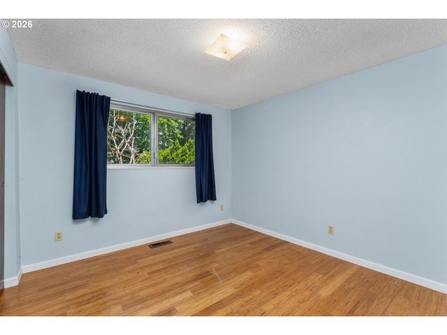 11064 Se MARKET St, Portland, OR 97216