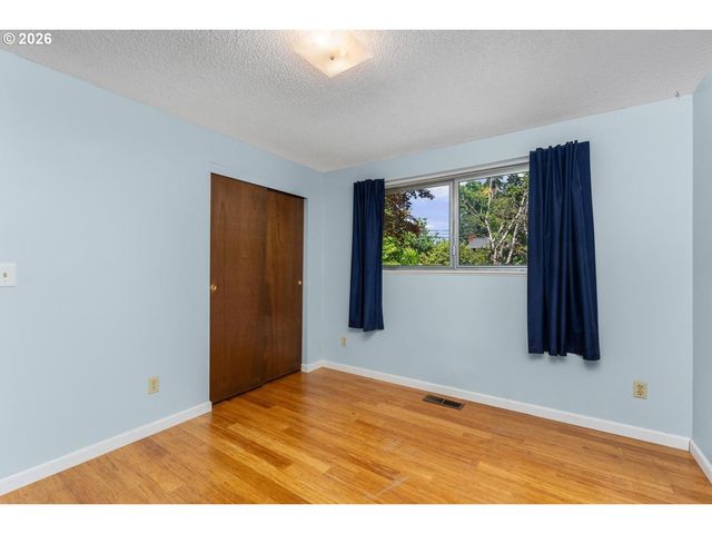 11064 Se MARKET St, Portland, OR 97216