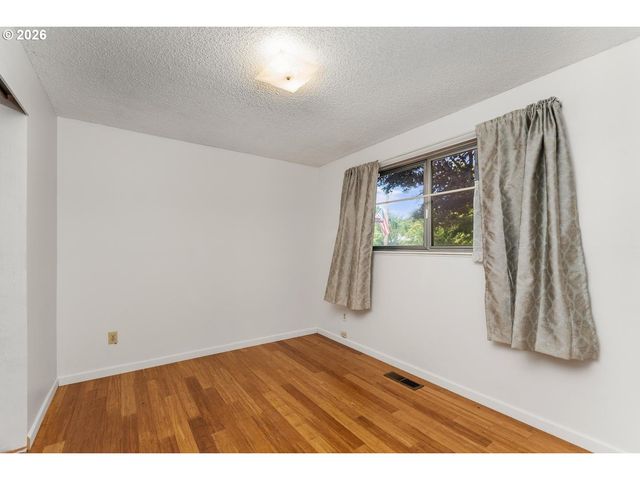 11064 Se MARKET St, Portland, OR 97216