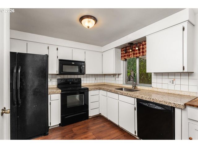 11064 Se MARKET St, Portland, OR 97216