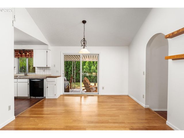 11064 Se MARKET St, Portland, OR 97216