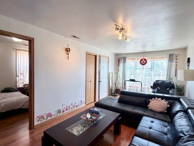 4024 S Artesian Avenue, Chicago, IL 60632