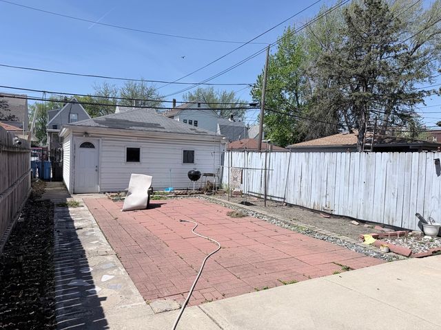 4024 S Artesian Avenue, Chicago, IL 60632