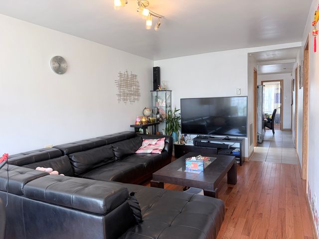 4024 S Artesian Avenue, Chicago, IL 60632