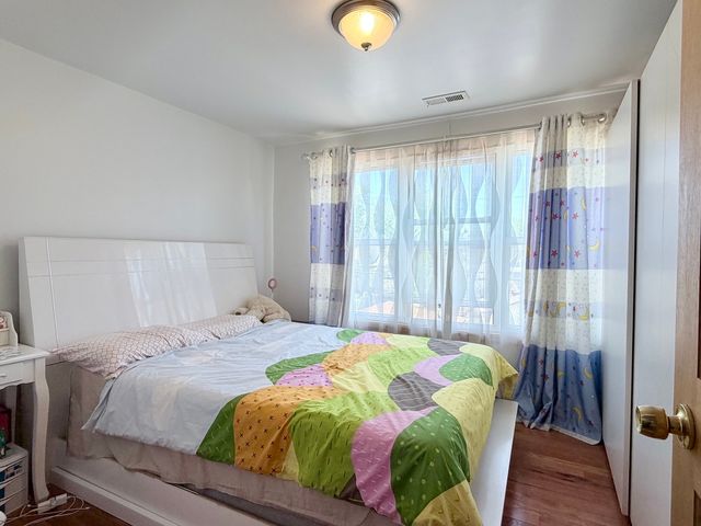 4024 S Artesian Avenue, Chicago, IL 60632