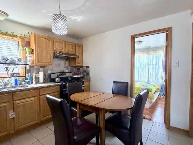 4024 S Artesian Avenue, Chicago, IL 60632